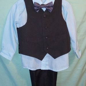 NWOT 4piece toddler suit with vest and bow tie